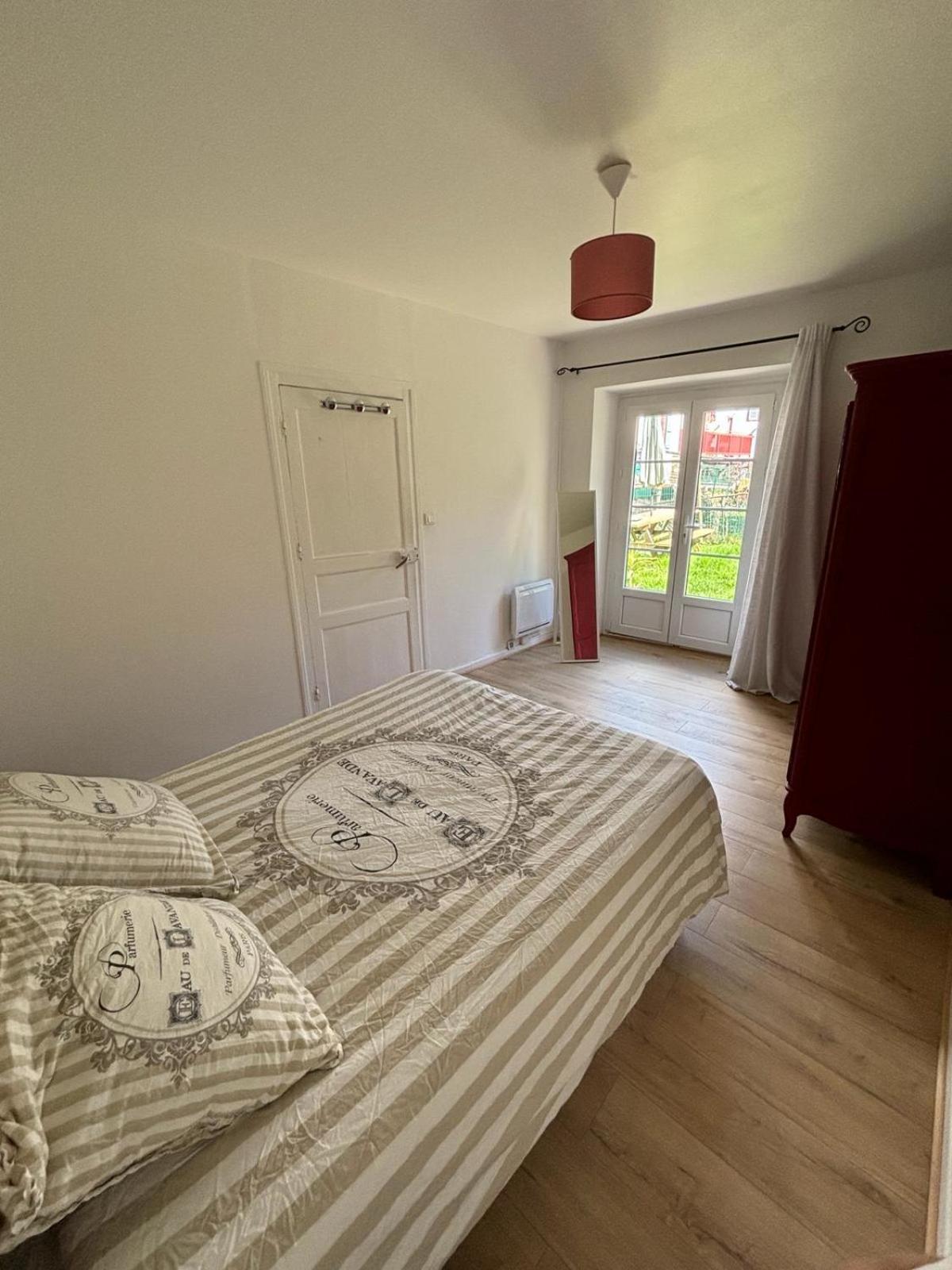 Maison Au Coeur De La Rue Pietonne Saint-Jean-Pied-de-Port Ngoại thất bức ảnh