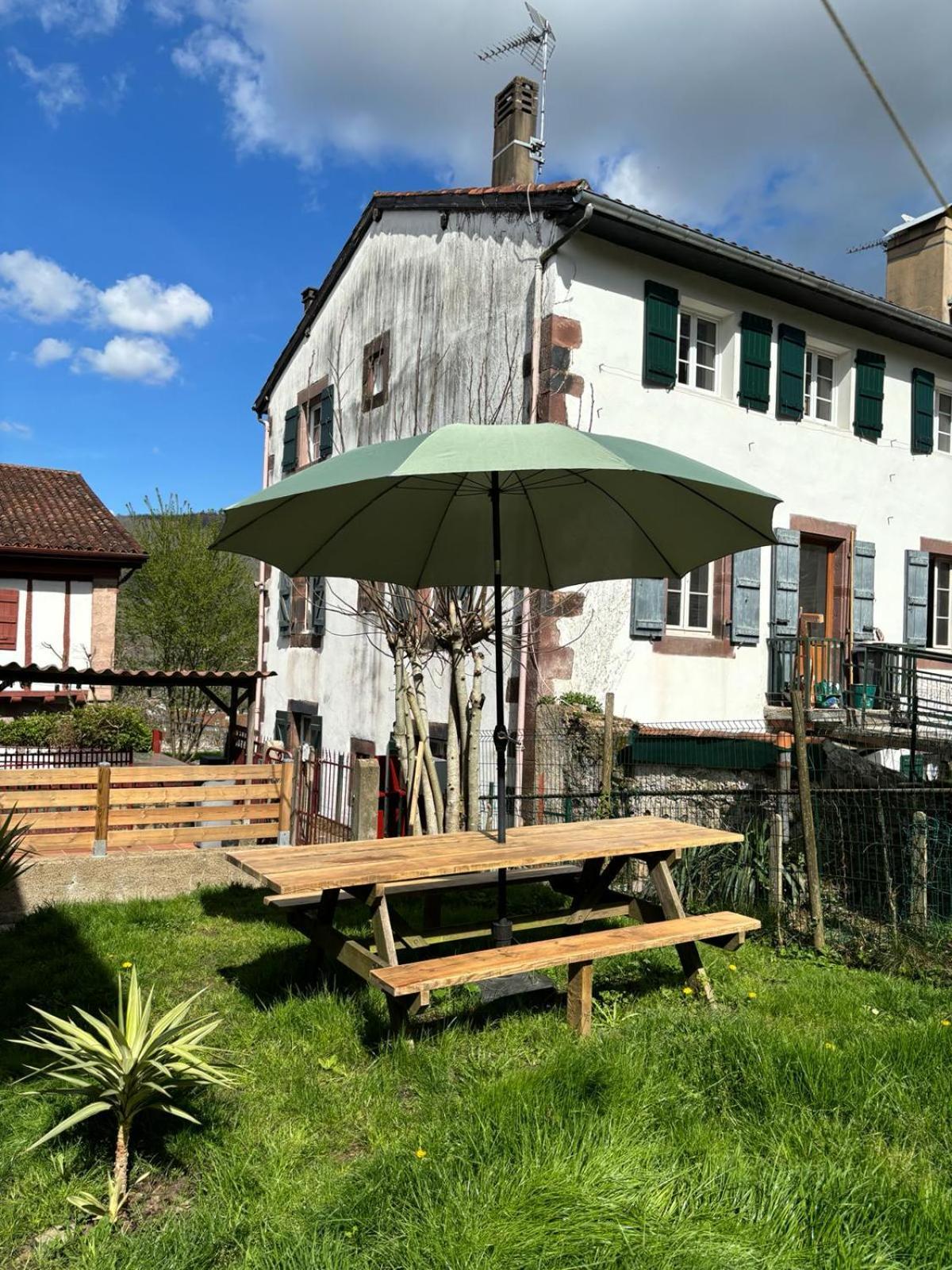 Maison Au Coeur De La Rue Pietonne Saint-Jean-Pied-de-Port Ngoại thất bức ảnh